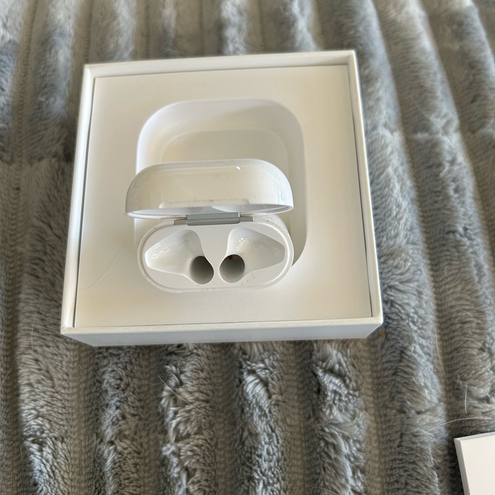 Apple Wireless Charging Case Box - White - Picture 3 of 3